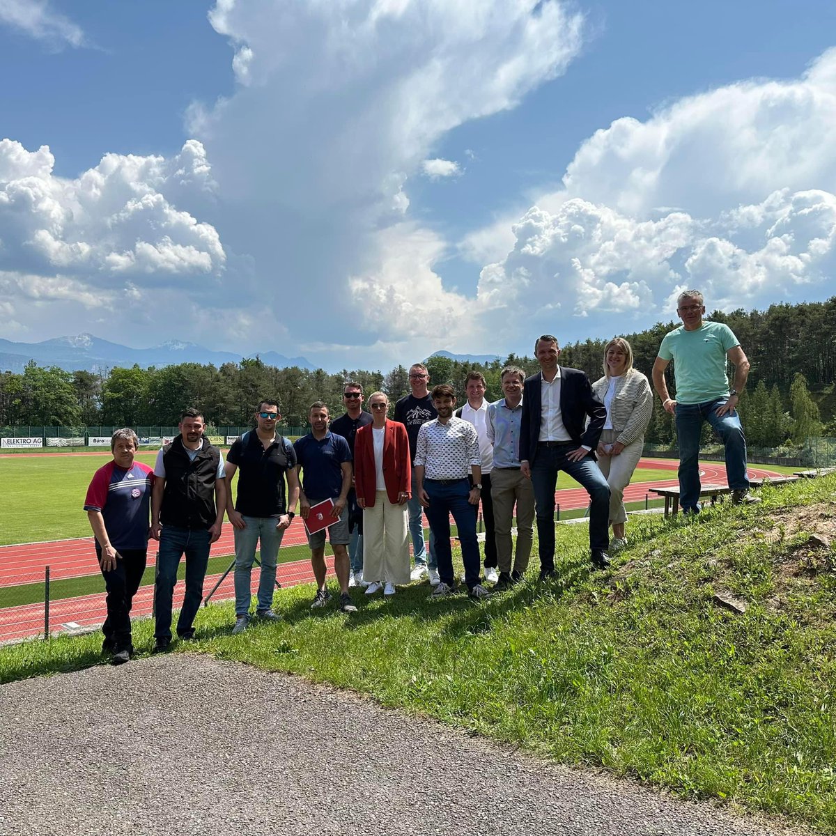 MeindlFCB's tweet image. Noch zwei Wochen bis zum #Traumspiel2023 in #Kaltern! Die Region #Südtirol mit seinen 39 offiziellen Bayern-Fanclubs mit ca. 6.000 Mitgliedern ist seit Jahrzehnten traditionell tief mit dem #FCBayern verbunden! 🔴⚪️ @FCBayern @suedtirol_info @CantinaKaltern @RaiSuedtirol