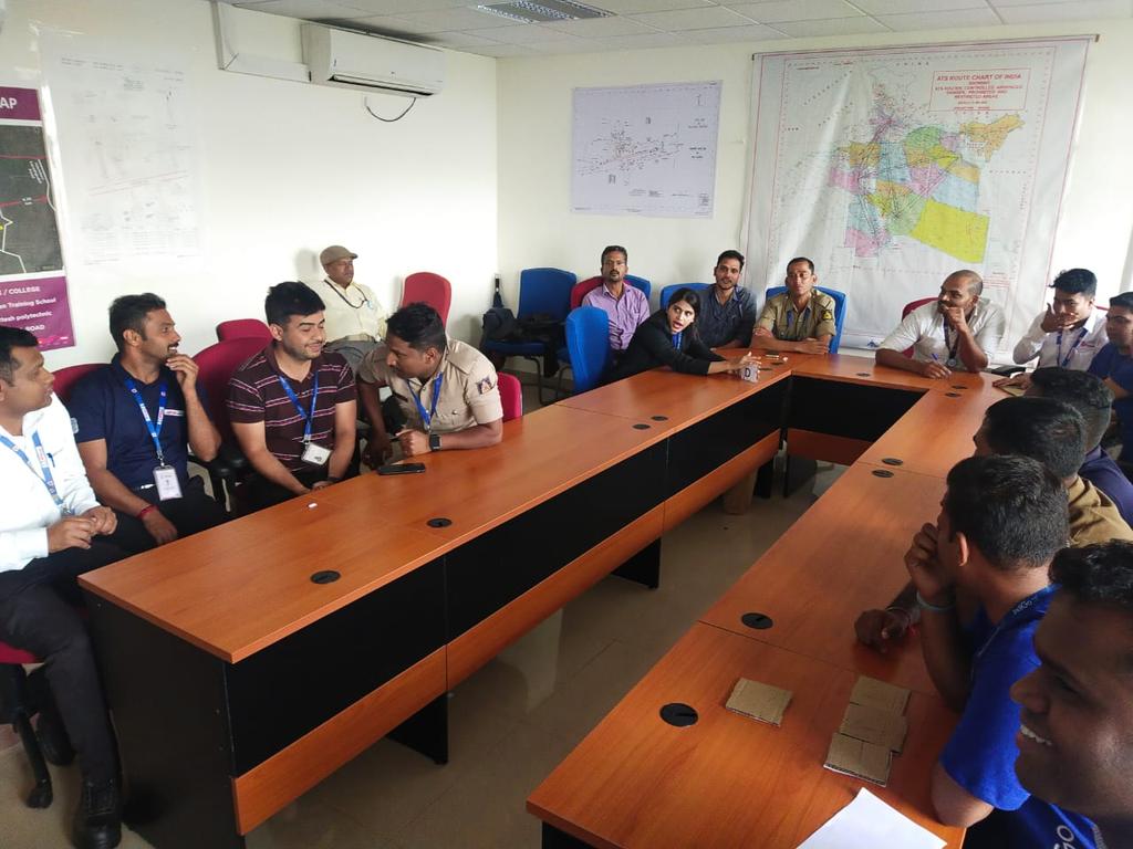 aaiblgairport's tweet photo. #Quiz_Competetion was  conducted as a part of #Aviation_Security_Culture_Week programs to inculcate #awareness on #aviation_security. Participants from all the stakeholders made this as creative and joyous occasion.
#BelagaviAirport #AAI #KSISF 
@AAI_Official @AAIRHQSR @BcasHq https://t.co/l94sAjoDxi