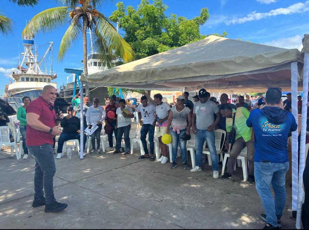 Minpescave2's tweet photo. El proceso constituyente para la Reforma a la Ley de Pesca y Acuicultura se desarrolló de manera masiva en Cumaná, edo Sucre, con el pueblo pescador, diputados @Asamblea_Ven y el ministro @Jcloyo. Con las bases se construye el nuevo ordenamiento pesquero.
#MaduroInvencible https://t.co/vNDUTV4UhM