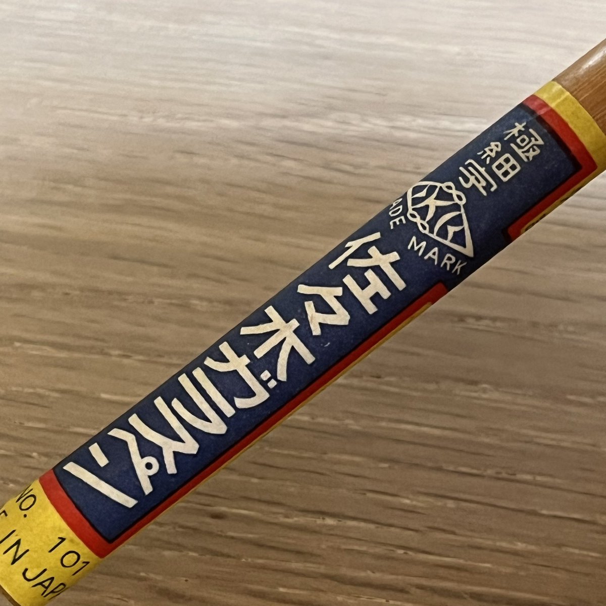 細ーく描けるガラスペンが欲しくてビンテージの佐々木ガラスペンに辿り着いた 明治に世界で初めてガラスペンを開発したお店…この昭和初期?感たまらん… そして期待以上にめちゃくちゃ細く書けて最の高…