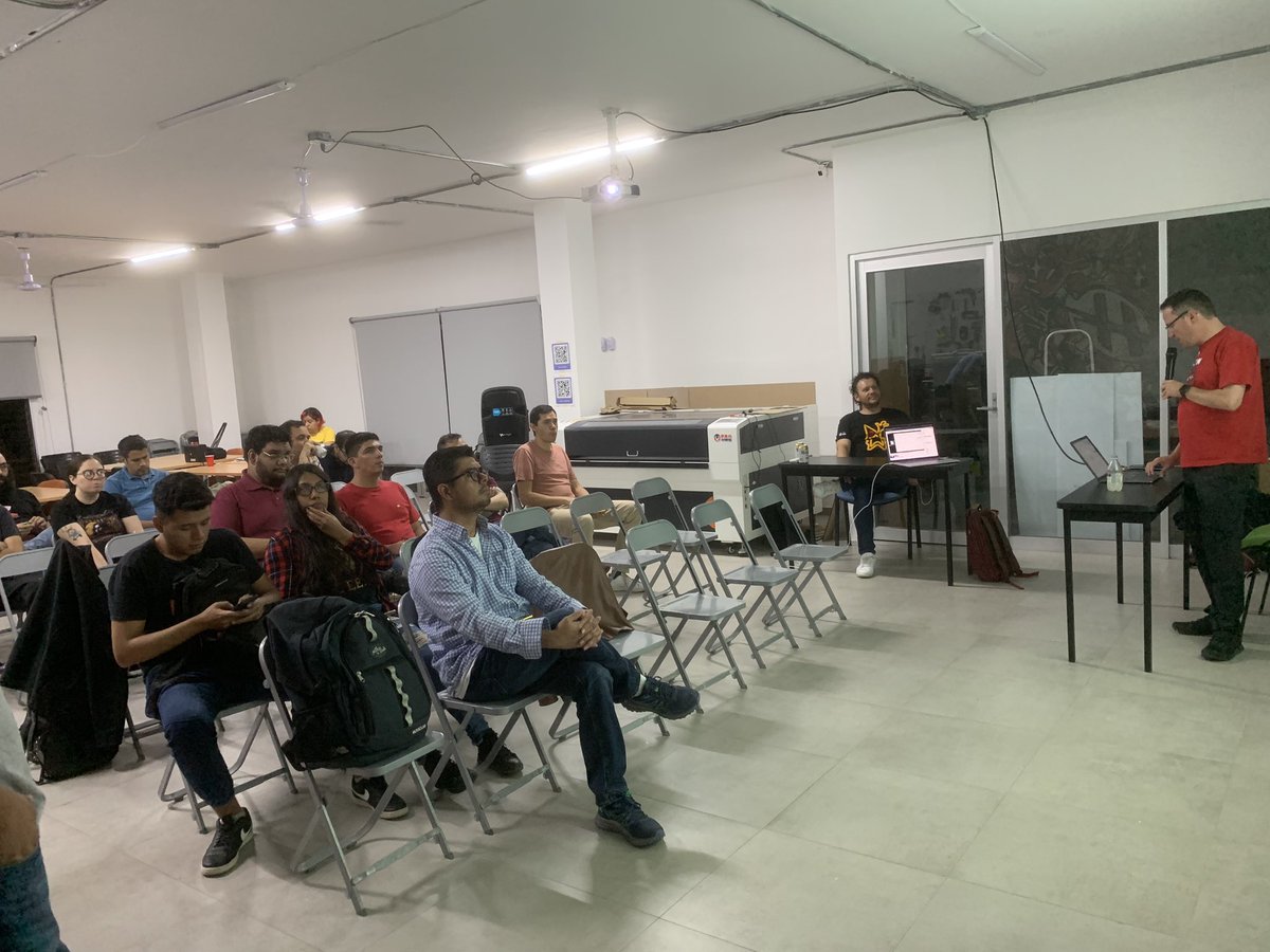 pasimoes's tweet image. @java_gdl @aalmiray @chrisom 🙏🏻✨🇲🇽

#community #Java #lifeforjava