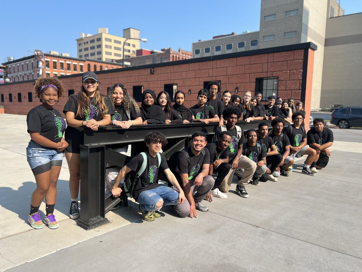 BPS_STLP's tweet photo. Exciting day for our Student Tech Leaders at M&amp;T Bank’s Tech Academy! Engaging panels, inspiring facility tour, and creative design thinking tasks. Empowering the next generation of tech enthusiasts! 👩🏾‍💻👨🏾‍💻💜💚 #STLP #StudentTechLeaders #FutureTechLeaders 🚀🎓 https://t.co/w8ogUHyryX