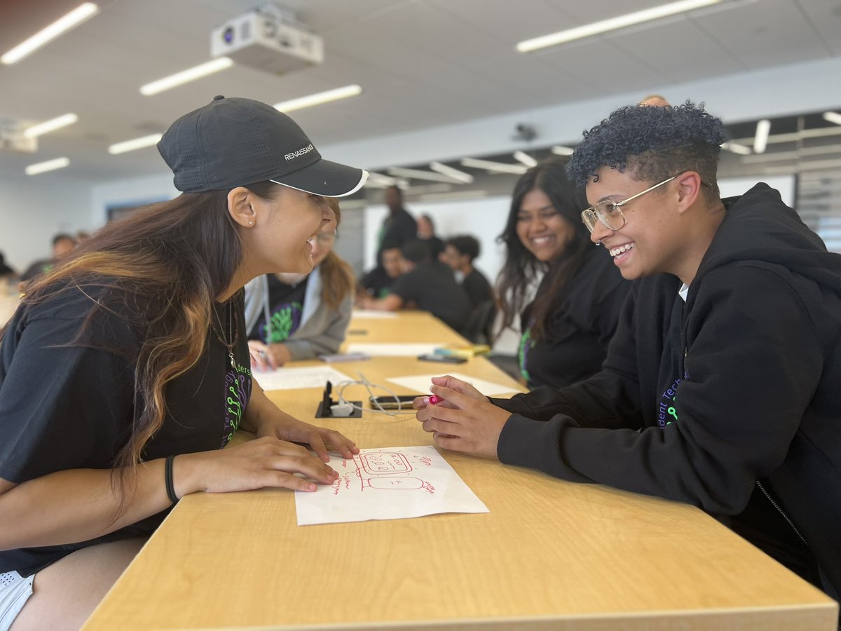 BPS_STLP's tweet photo. Exciting day for our Student Tech Leaders at M&amp;T Bank’s Tech Academy! Engaging panels, inspiring facility tour, and creative design thinking tasks. Empowering the next generation of tech enthusiasts! 👩🏾‍💻👨🏾‍💻💜💚 #STLP #StudentTechLeaders #FutureTechLeaders 🚀🎓 https://t.co/w8ogUHyryX