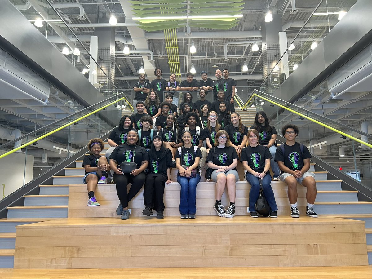 BPS_STLP's tweet photo. Exciting day for our Student Tech Leaders at M&amp;T Bank’s Tech Academy! Engaging panels, inspiring facility tour, and creative design thinking tasks. Empowering the next generation of tech enthusiasts! 👩🏾‍💻👨🏾‍💻💜💚 #STLP #StudentTechLeaders #FutureTechLeaders 🚀🎓 https://t.co/w8ogUHyryX