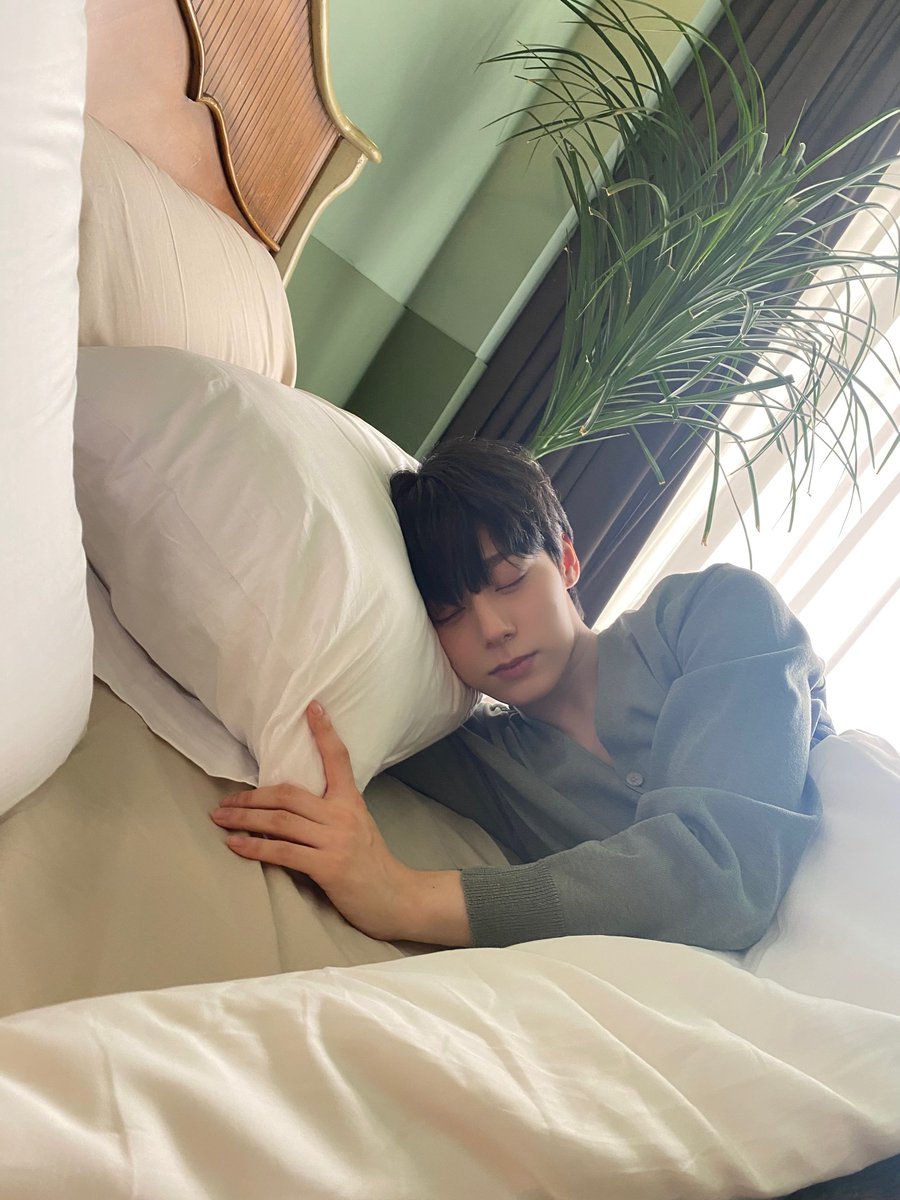 official_ONEUS's tweet photo. [#환웅]
딱 1년 전 오늘🥲 https://t.co/0wJgDiHjz1
