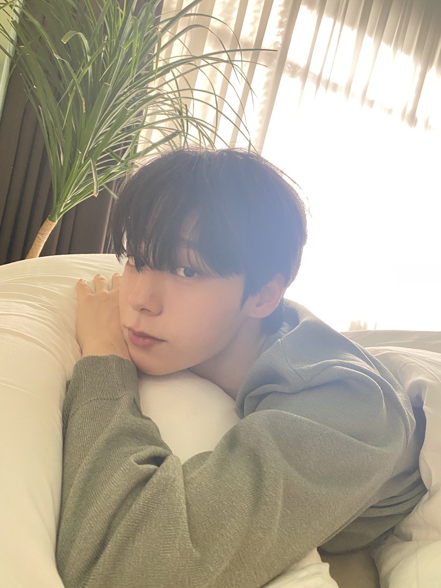 official_ONEUS's tweet photo. [#환웅]
딱 1년 전 오늘🥲 https://t.co/0wJgDiHjz1