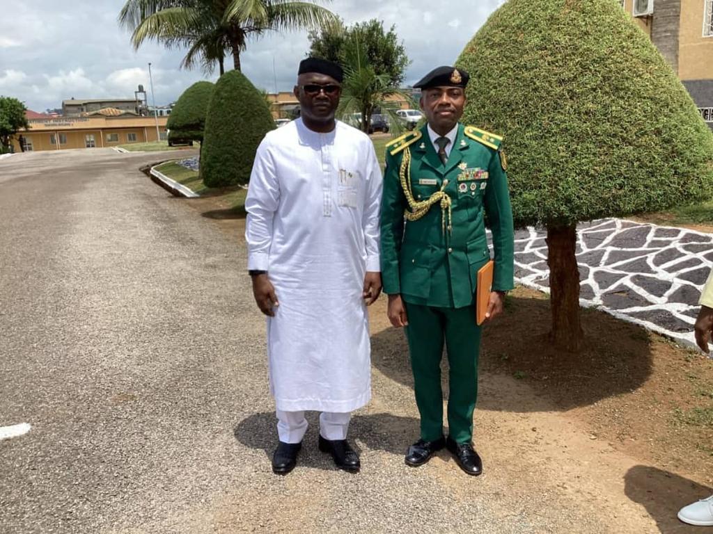 officialNHC_Yde's tweet photo. Graduation of Lt Col Akuve from the International War College Yaounde. Flanked to his left and right by the High Commissioner and the Defence Adviser. https://t.co/aXsiMRT0Eu
