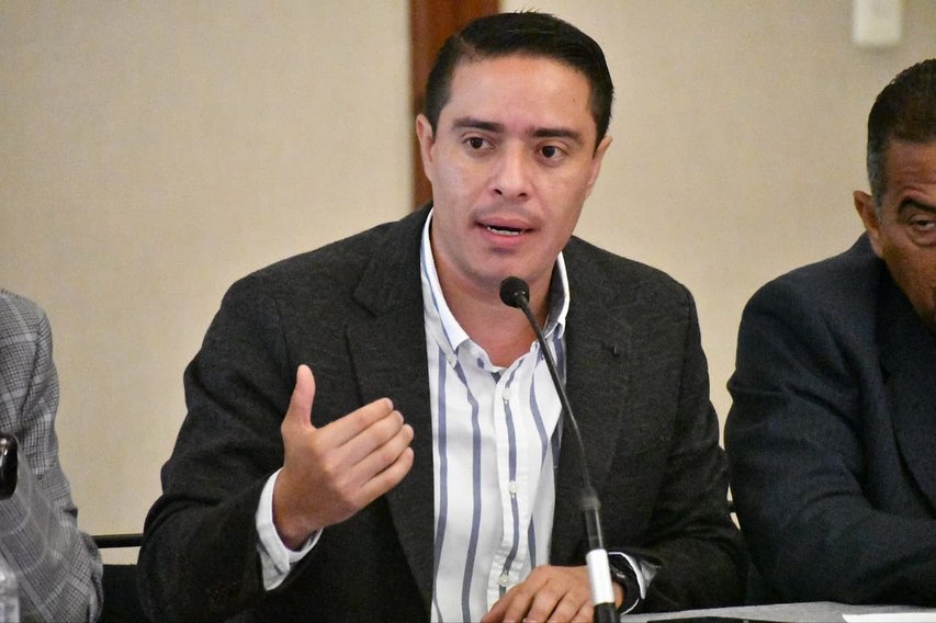DipCiudadanos's tweet photo. Trabajando desde el corazón para seguir haciendo de Jalisco un mejor lugar donde vivir, @FernandoMarGue legisla para fomentar el desarrollo del deporte en nuestro estado como herramienta fundamental en la reconstrucción del tejido social y la sana convivencia. ⛹️🚴 👏 https://t.co/XU7PMZjRhR