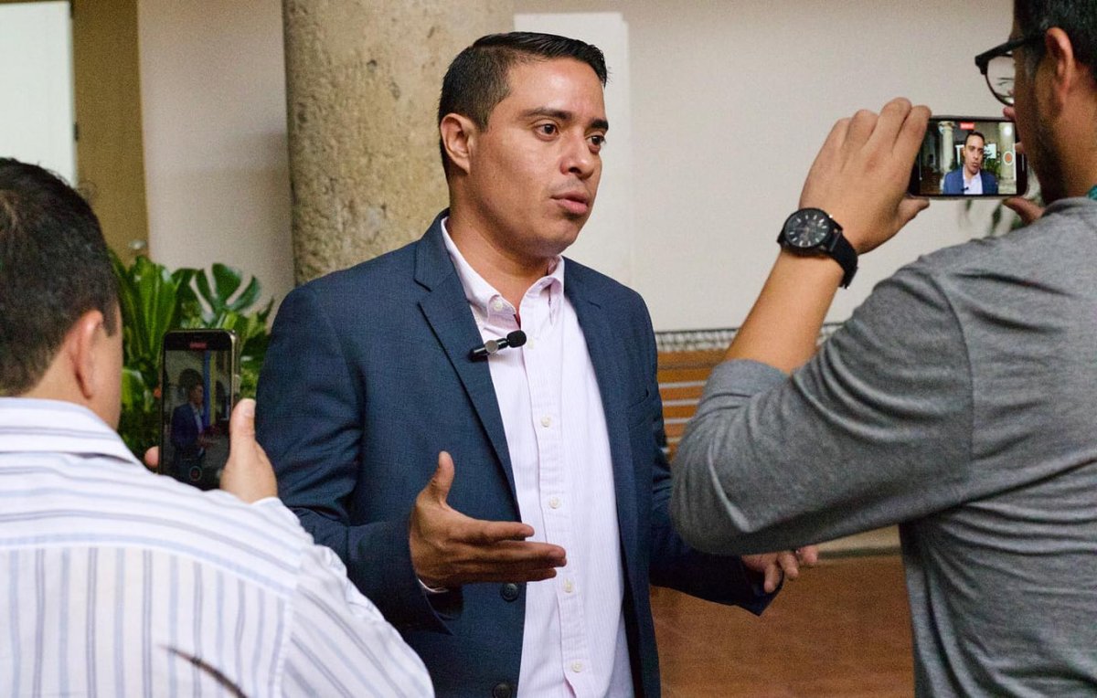 DipCiudadanos's tweet photo. Trabajando desde el corazón para seguir haciendo de Jalisco un mejor lugar donde vivir, @FernandoMarGue legisla para fomentar el desarrollo del deporte en nuestro estado como herramienta fundamental en la reconstrucción del tejido social y la sana convivencia. ⛹️🚴 👏 https://t.co/XU7PMZjRhR