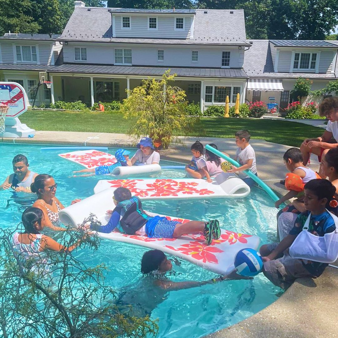 FamilyPlaceDC's tweet image. Sunshine, splashes, and smiles, all thanks to Roy Kaufmann, an amazing TFP donor and supporter who generously invited us for a pool party at his house! ☀️🏊‍♂️ Splashing into the day with gratitude and good vibes! 🌟#Grateful #PoolPartyFun #TheFamilyPlaceDc #Servingimmigrantfamilies
