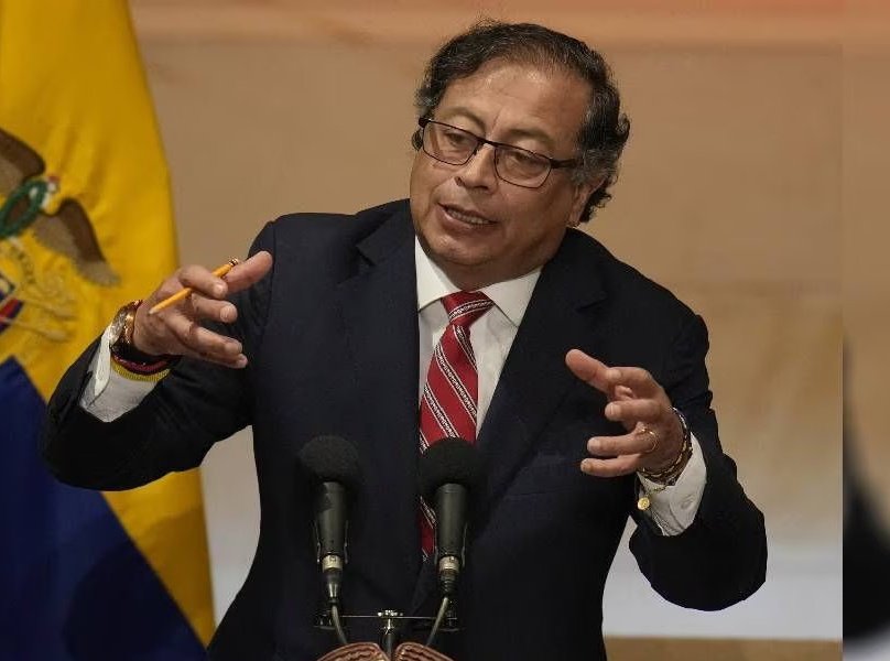 DANTE_eloficial's tweet photo. Sondeo Tuitero 

Cree usted que Gustavo Petro es un presidente ILEGÍTIMO y que debe renunciar?

SÍ: 🔄
NO: ♥️ https://t.co/SX3W3TzLF6