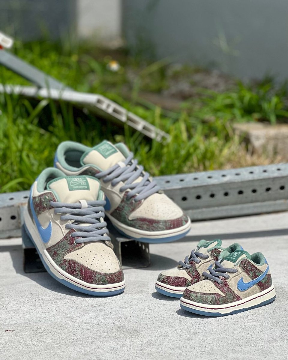 JustFreshKicks's tweet photo. The Crenshaw Skate Club x Nike SB Dunk Low releases tomorrow at 2pm ET 🌴

Links => https://t.co/EWLeIeoqOC https://t.co/ZCI8Vyb7BU