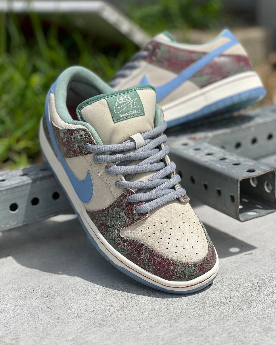 JustFreshKicks's tweet photo. The Crenshaw Skate Club x Nike SB Dunk Low releases tomorrow at 2pm ET 🌴

Links => https://t.co/EWLeIeoqOC https://t.co/ZCI8Vyb7BU