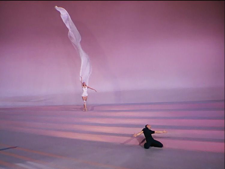 genekellyooc's tweet photo. Barbie (2023) and singing in the rain (1952) https://t.co/szi242rxRB