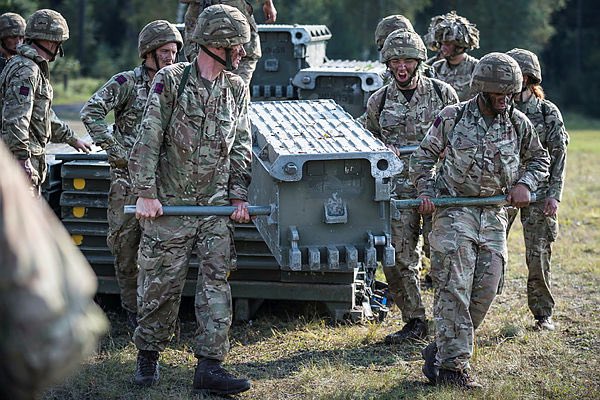 How much time do I have to give to be in the Army Reserve? 🤔 

Most reservists take part in:

✅ 1x training night a week (2 hours) 

✅ 1x training weekend a month (Friday evening to Sunday afternoon) 

✅ 1x annual training camp (2 weeks long)

#armyreserve #opportunity