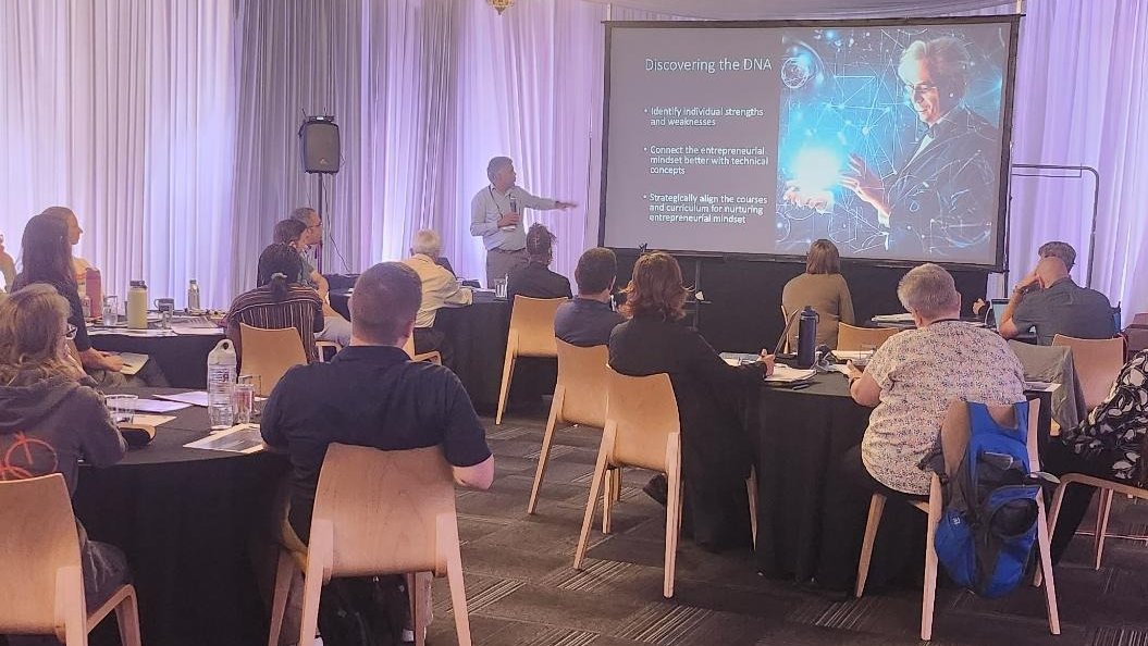 AEnginerd's tweet photo. 🎁It's a Wrap🎁! We just finished up the @KEENunleashed Decoding the DNA of the 3 C's workshop featuring 4 days with some awesome faculty peers &amp; facilitators hosted at @SaintLouisU. Now I'm Ready to head back to @Tulane @TulaneBME and Unleash this Engineering! https://t.co/H6SUQFeA9C