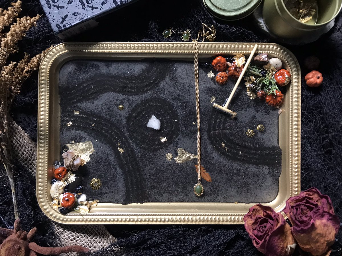 drawntosenia's tweet photo. Halloween zen garden✨ https://t.co/dig5EyOgDo