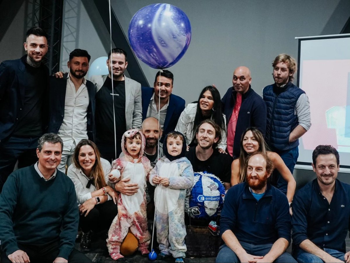 AgenciaIyE's tweet image. 🎯🤩Junto a @embarcavc compartimos el cierre de su #EmbarcaDay un día extraordinario junto a reconocidos inversores y startups.