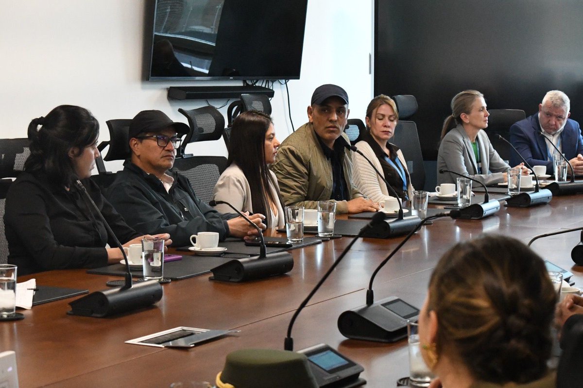 CGRuizMassieu's tweet photo. Hoy en Bogotá se instaló el Mecanismo de Monitoreo y Verificación (MMV) del Cese al Fuego Nacional, Bilateral y Temporal entre el Gobierno y el ELN. Junto con las partes y la @episcopadocol, @MisionONUCol participa de este mecanismo por mandato del Consejo de Seguridad de la ONU. https://t.co/Xpi5sccXmC