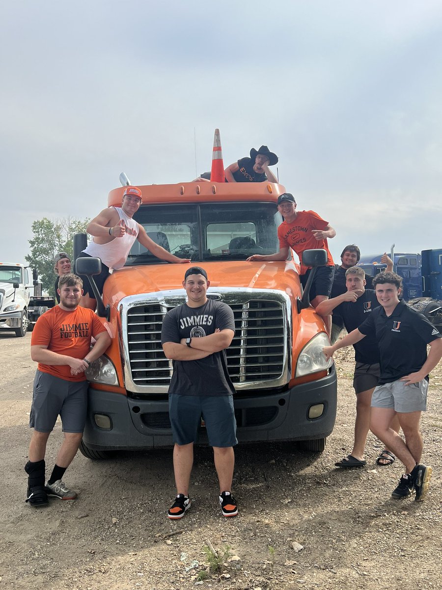 SOMETHING ORANGE?🟠🟠🟠💪🏿💪🏿