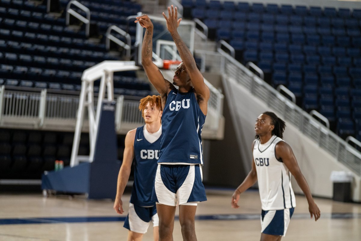 CBUmbb's tweet photo. All in a day's work. 💪🏀

#LanceUp⚔️ https://t.co/K3ypqBbKOs