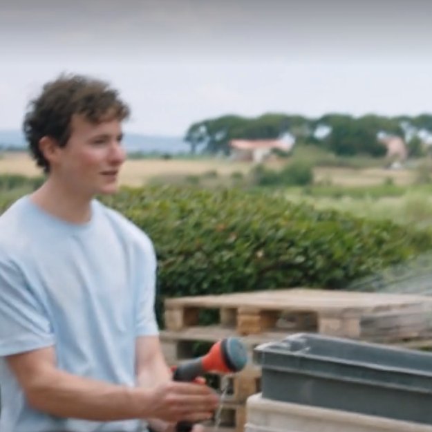 SabbiBou's tweet photo. So... Jack and Rayane are now working together, and having the best of time. Jack showing him how to work a hose, and taking the opportunity to soak his boyfriend... 🤭 #suchidiots #ilovethem #jayane https://t.co/EtCTkoZCyG