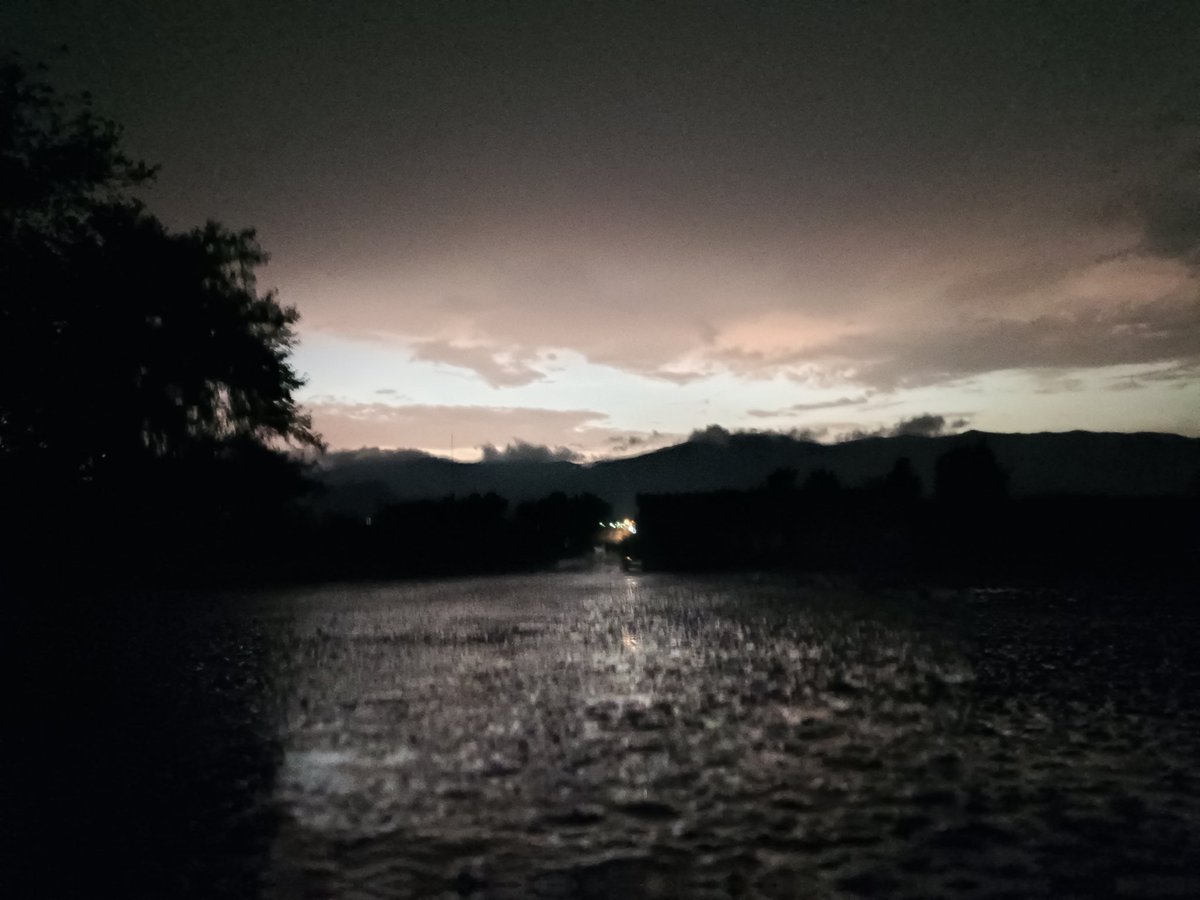 صرف سوچے ہیں کر کے نہیں دیکھے
میرے سارے گناہ ادھورے ہیں ۔۔
#جون_الیاء