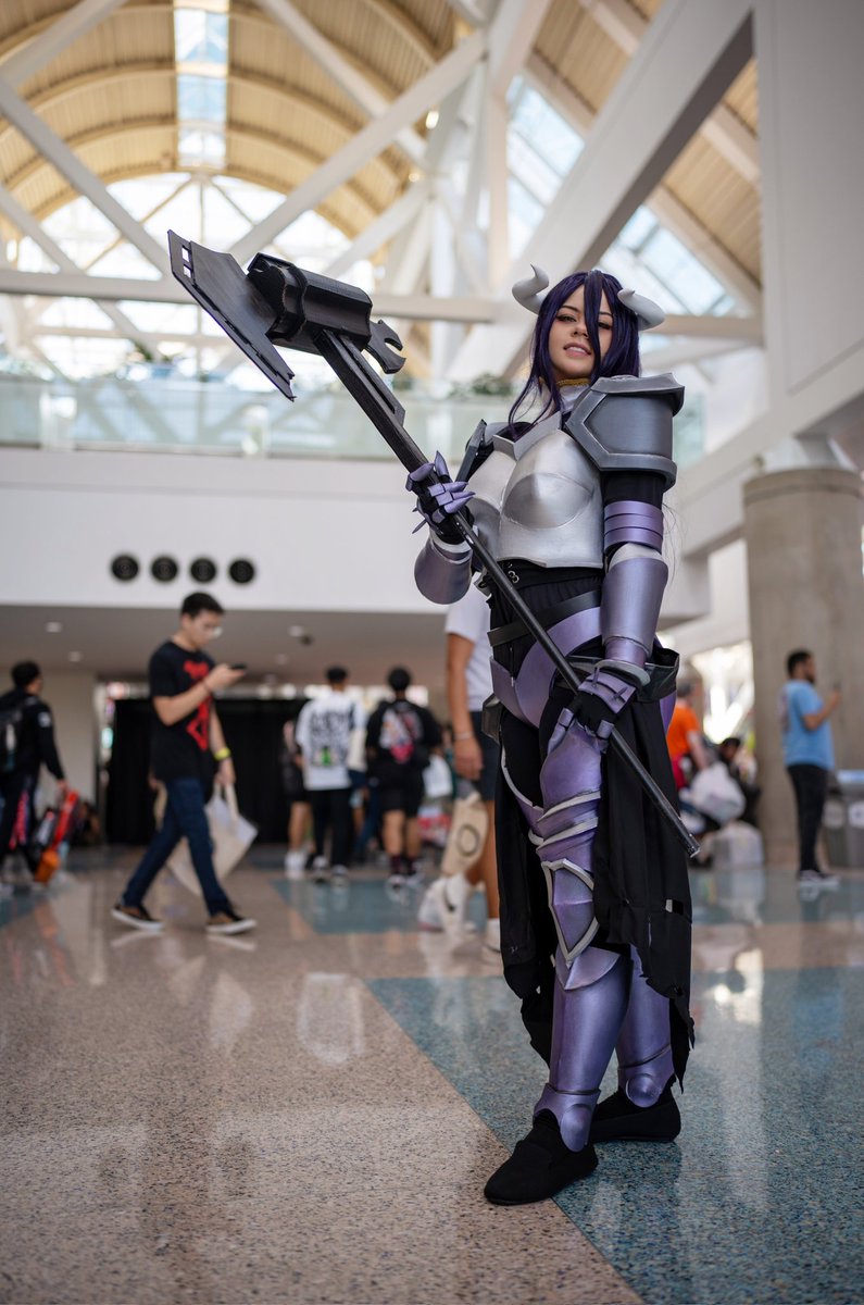 hojichocos's tweet photo. The full photo from my IG post, I had my comfy shoes on 😎. Thank you to thelinguafranca_ on insta! The photos came out amazing! ❤️‍🩹
#ax2023 #albedocosplay https://t.co/TZtQlJGWoE