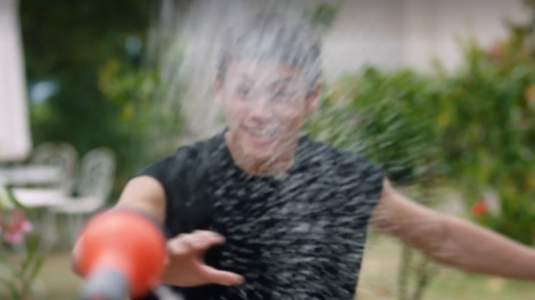 SabbiBou's tweet photo. So... Jack and Rayane are now working together, and having the best of time. Jack showing him how to work a hose, and taking the opportunity to soak his boyfriend... 🤭 #suchidiots #ilovethem #jayane https://t.co/EtCTkoZCyG