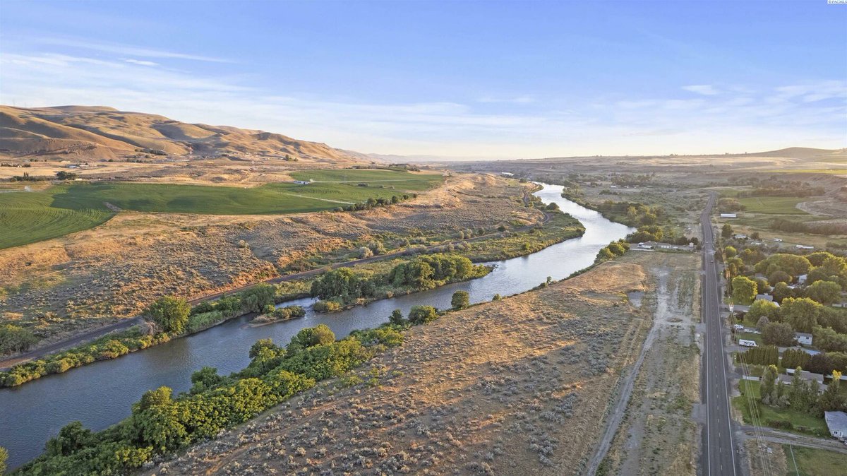 #ListingUpdate - Build Your Dream Home Here!
📍TBD Lot 7 Inland Empire HWY in Benton City!
Offered at $209,500
MLS# 262758
Sydney Roach | 509-405-5940
Full listing details - tricities.sites.c21.homes/listing/WA/Ben…