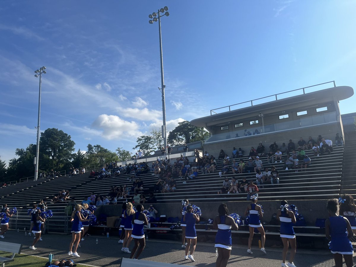 ecgathletics's tweet image. It’s a great day for some football!!💙🏈 #gobigblue #gotoppers