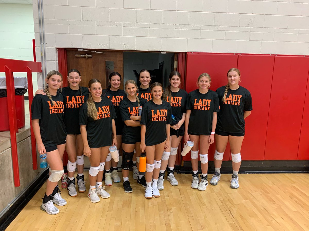 GSHSVolleyball1's tweet photo. Scrimmage day in Van!! Each team had 3 different scrimmages today and all competed well! #WTD https://t.co/GHYfNPsgVP