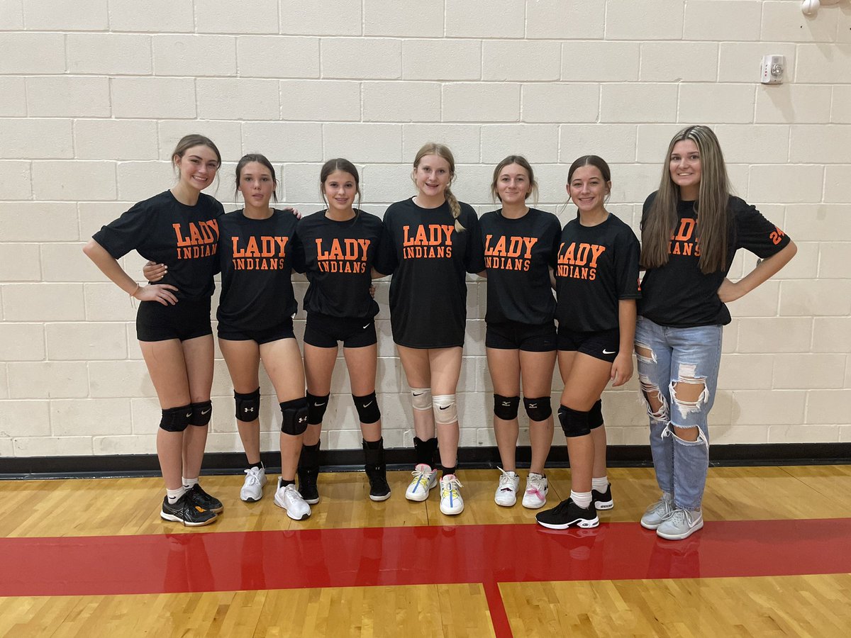 GSHSVolleyball1's tweet photo. Scrimmage day in Van!! Each team had 3 different scrimmages today and all competed well! #WTD https://t.co/GHYfNPsgVP
