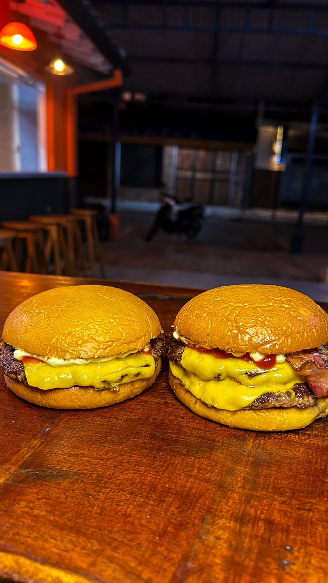 Cheese y Doble Cheese de Picaña 🤤 disponible por todo el mes de Agosto!
Pan Brioche, medallones de 130 gramos 😮‍💨🙌🏼