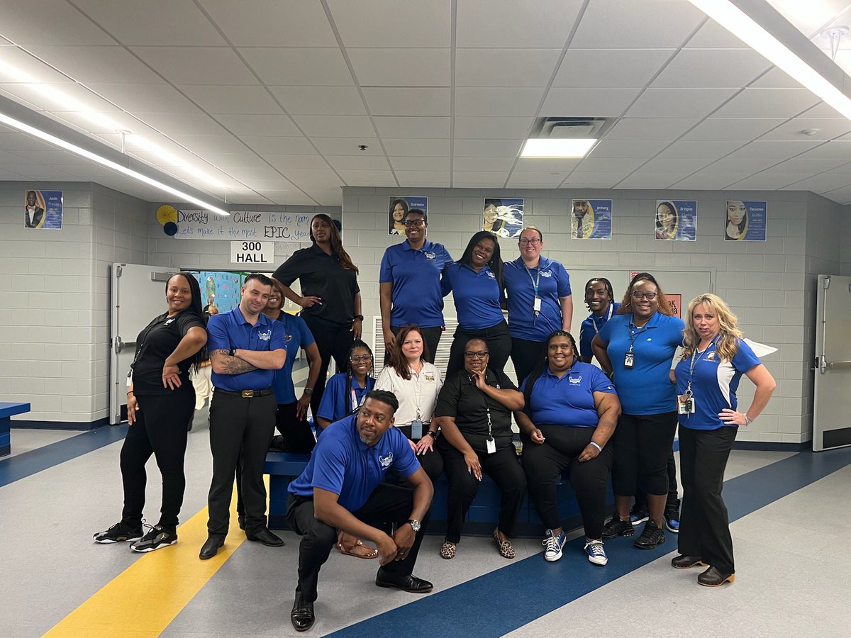msparker_scifly's tweet photo. Ainβt no hall like the one weβve got!!!
8th grade Hallway = FAMILY!! ππ
#SGMS #TheBESTNest #EPIC #TheGREAT8 #TheFUTUREStartsHERE πβπ½π¦
β¨πͺπ½ https://t.co/iGwJBgybdx