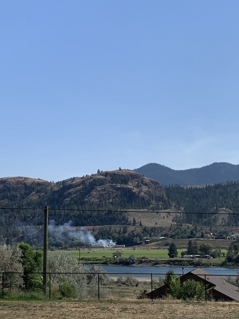 Mojoelectric's tweet photo. Fire has just broken out #ETCH #Kamloops #DelOro https://t.co/uWn0PSS9wF