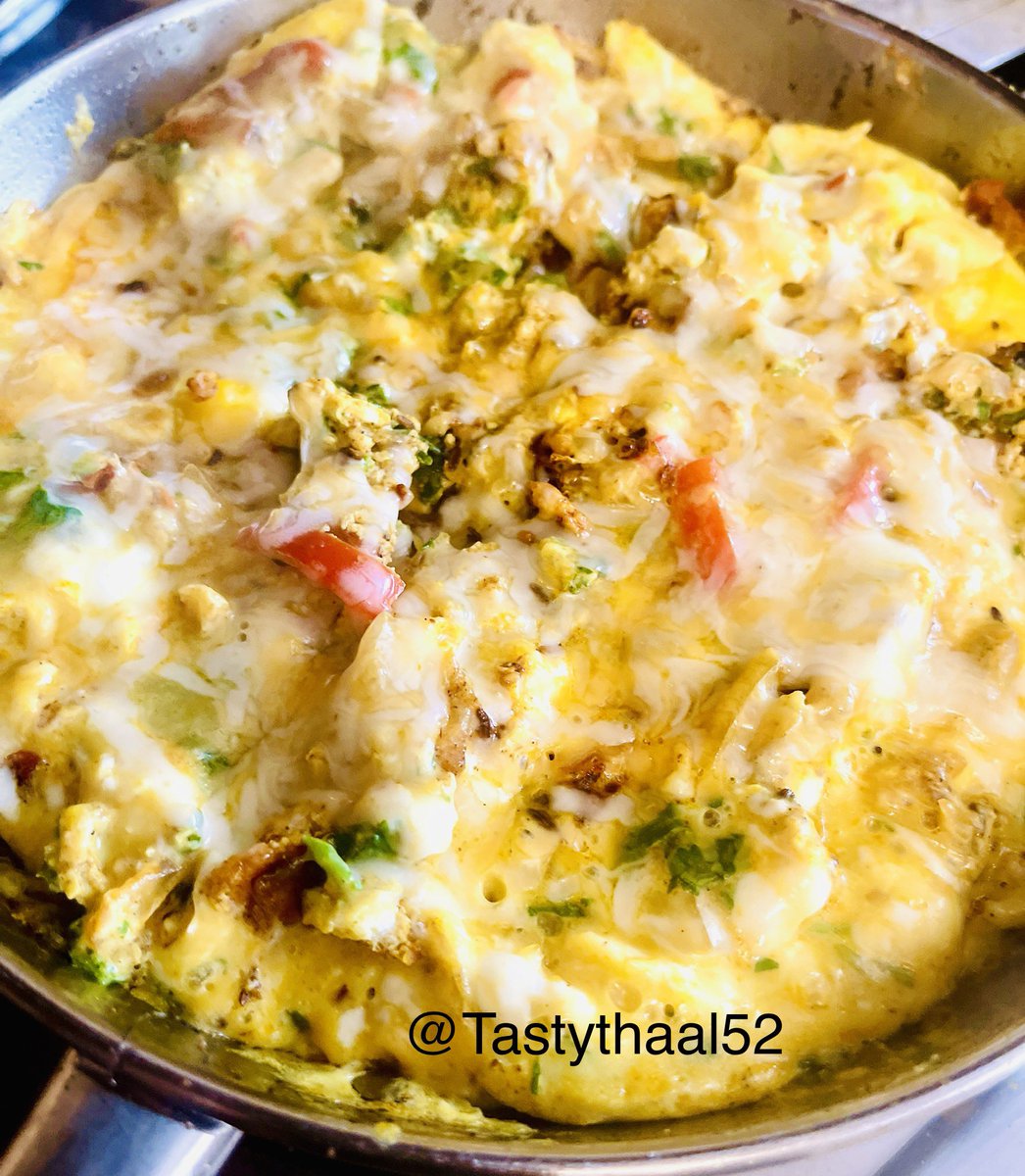 narrgis007's tweet photo. #fridaymorning quickfix #brunch : #fritata
Eggs
Onions
Red bell peppers
Cilantro
Cheese
#food #foodie #cooking #chef #homecooking #homechef #health #protein #FridayMotivation #weekendmood https://t.co/dEGpxl8Lr4