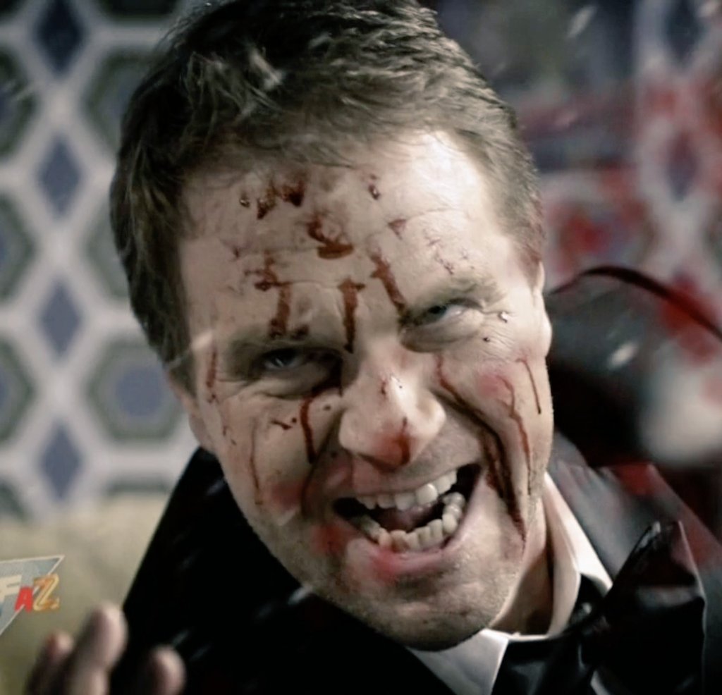 QueenMopp's tweet photo. Epic Finale🦈🪚🥰
#PäterHeroOfTheDay
#Kettensägenmassaker
#Nochmal! 📺
#Sharknado2
#SchleFaZ
#LezFaZ
#GIFtigeFilme
#Classics https://t.co/sIIm8oAoZy