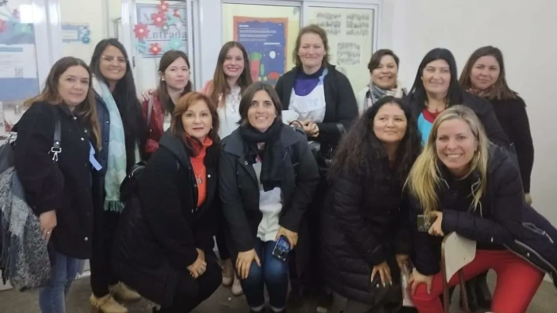 SutebaEchev's tweet photo. 📢SUTEBA INFORMA
Viernes 4 de agosto. 

Hoy estuvimos presentes en el Acto Público de Equipos Directivos y Secretarios de Primaria del distrito. 

¡Felicitaciones! a todxs lxs compañerxs que accedieron al cargo.

Acompañando a nuestrxs afiliadxs. 

 Secretaria Gremial https://t.co/GlCLUGmbBb