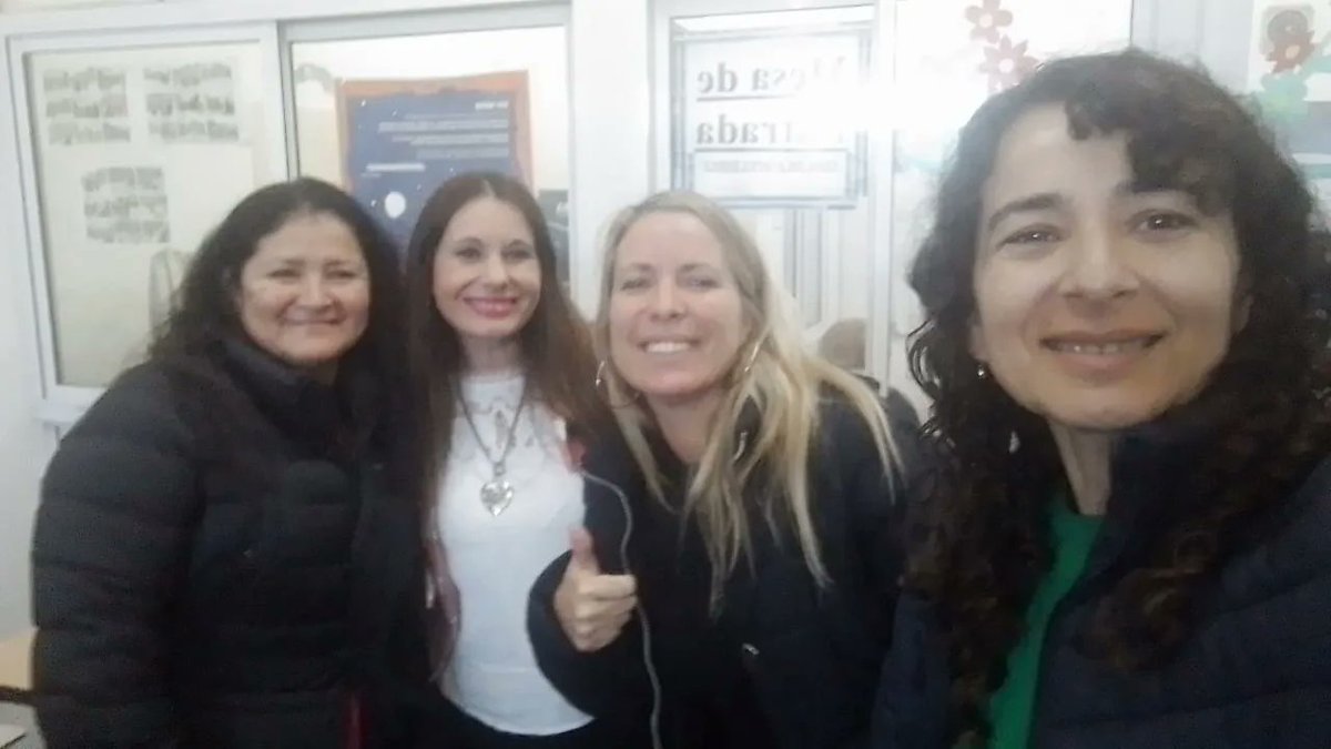 SutebaEchev's tweet photo. 📢SUTEBA INFORMA
Viernes 4 de agosto. 

Hoy estuvimos presentes en el Acto Público de Equipos Directivos y Secretarios de Primaria del distrito. 

¡Felicitaciones! a todxs lxs compañerxs que accedieron al cargo.

Acompañando a nuestrxs afiliadxs. 

 Secretaria Gremial https://t.co/GlCLUGmbBb