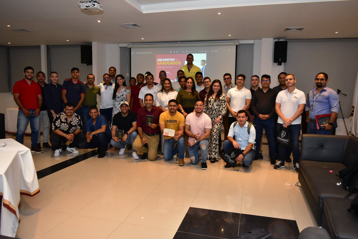 GraduadosCUC's tweet photo. ¡Ver siempre a nuestros amigos nos llena de alegría!

Los abrazos, la camaradería, la celebración de los logros de todos y aquellos recuerdos de la época universitaria...
Ver más➡️https://t.co/ab5OWTtPrM https://t.co/8WvyAmyKtm