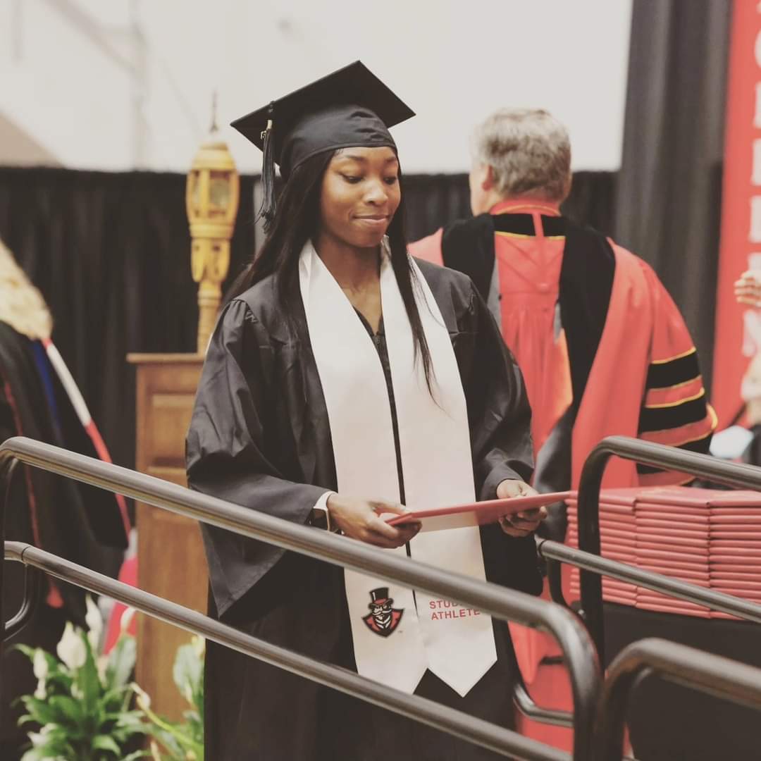 Another PROUD Coach moment!!
Langston Hughes High School, Class of 2021, Cross Country/Track &amp; Field alum, Lauren "Lolo" Lewis received her Bachelor's Degree today. Yes, she finished undergrad in 2 years!!!
@<a href="/Coach_Colvin1/">Roland Colvin</a>; <a href="/CoachKJamison1/">Coach Jamison</a>; <a href="/AllenWilliams25/">Allen Williams</a>; <a href="/LHughesNews/">Langston Hughes High School</a>