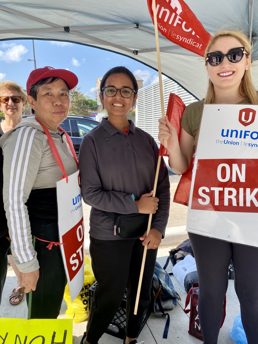 SharonWalshNL's tweet image. Unifor Grocery Workers are standing up in the face of mega grocery giant profits. It’s about #respect and #affordability Workers @ 656 Eglinton Ave East are holding the line. #OneDayLonger #OneDayStronger