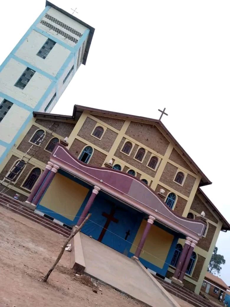 chrisdjembo's tweet photo. #RDC: En images, la finalisation des travaux de la construction de la #Paroisse de #Walungu dans la province de #Sud_kivu
Un projet communautaire financé complément par le digne fils de ce territoire le VPM @VitalKamerhe1 mwalimu
#MerciBABA https://t.co/WtalcVpdo8