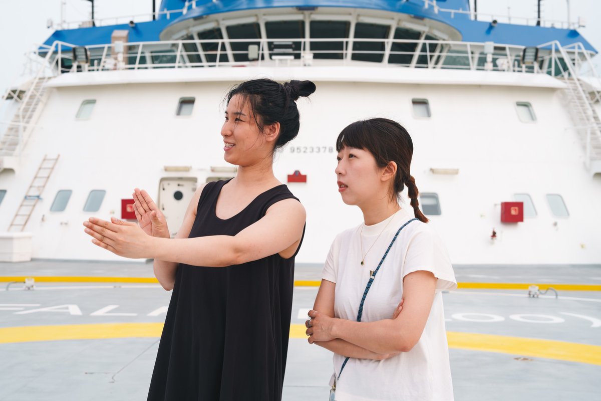 SchmidtOcean's tweet photo. #SciArtFriday ~ #ArtistAtSea participants Pei-Wen Jin and Shan Hua on RV #FalkorToo during the #MicroplasticDynamics expedition. With @getredressed @nektonmission #oceanrising
https://t.co/K3gICyvDFP https://t.co/X3Ka9oH2R8