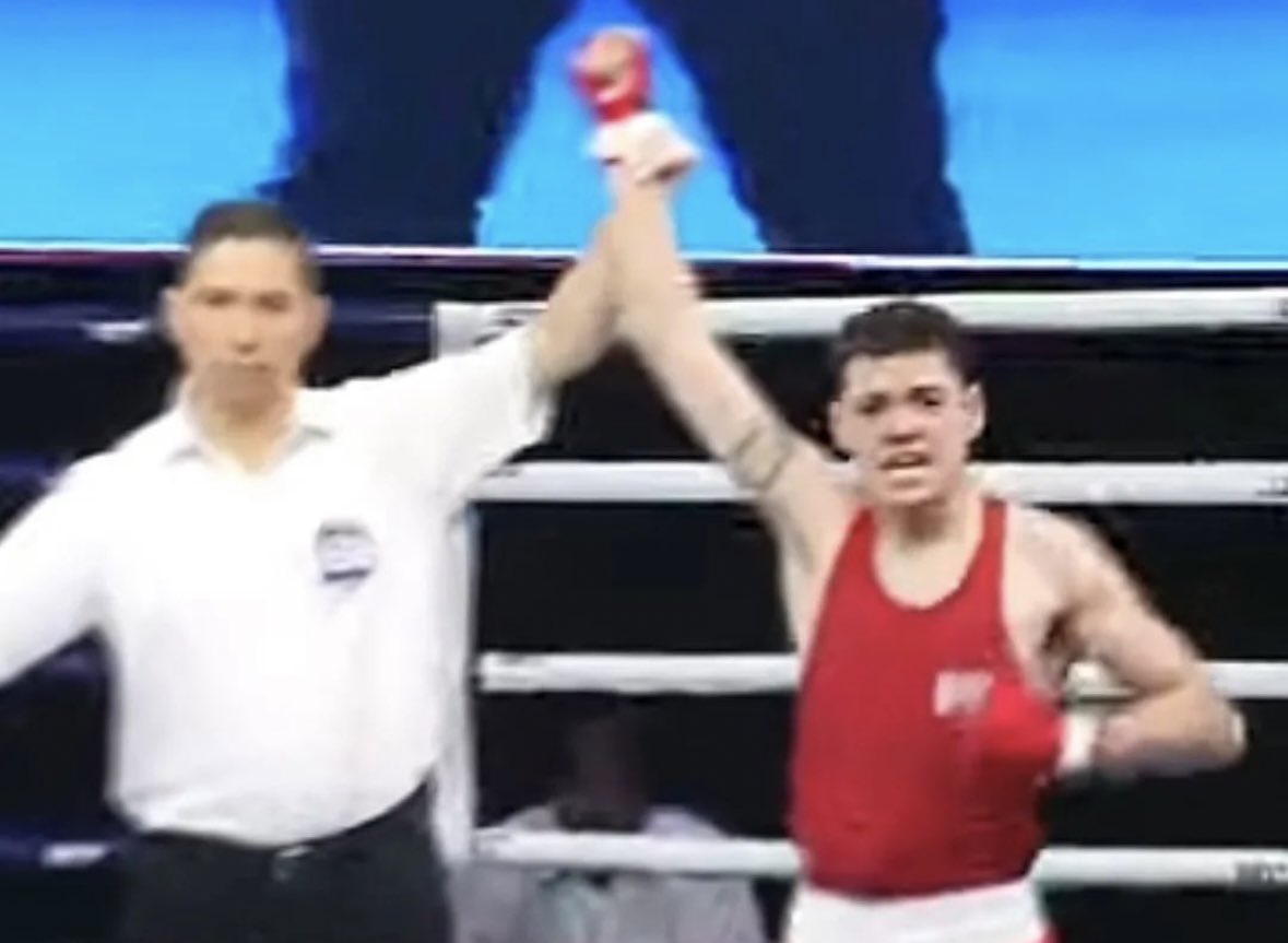 camilo_zamora's tweet photo. ¡Otra jornada triunfal en Cali, Colombia!
El chileno Martín Henríquez venció por decisión dividida al mexicano Bryan González en las semifinales del Continental de Boxeo Juvenil. 
El promisorio púgil rancaguino disputará la medalla de Oro 🥇 en la categoría 54 Kg #BoxeoChile https://t.co/mefQ6Sxex8