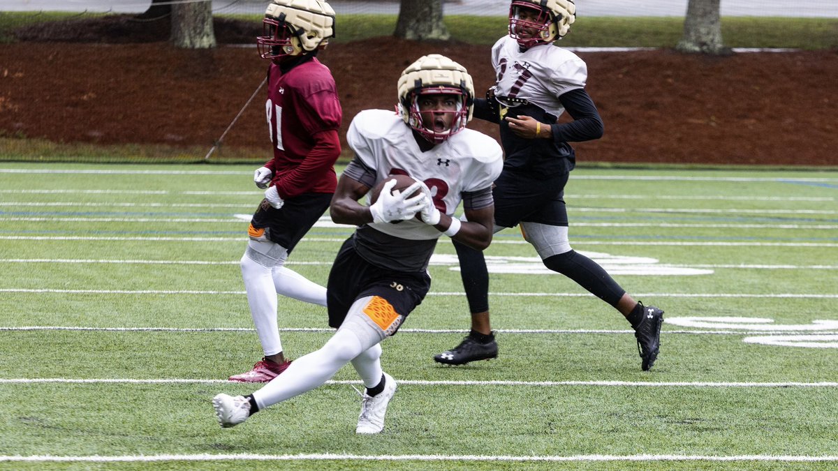 ElonFootball's tweet photo. Rain or shine, we get better 😤

#AED https://t.co/eZJUga54HZ