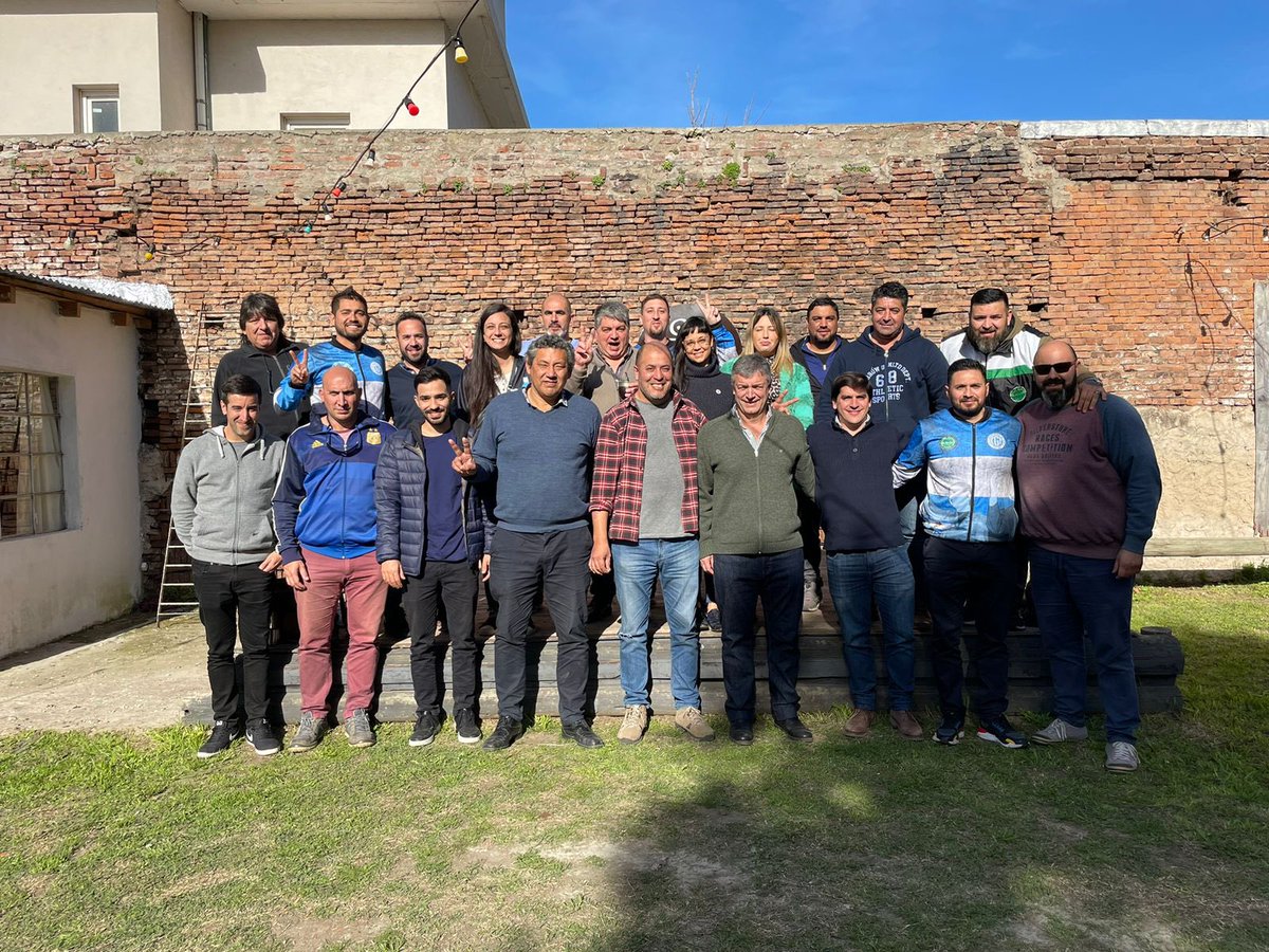 ccvolvere's tweet photo. REUNION DE COMPAÑEROS Y CGT EN VOLVERÉ.

Junto a Alberto Mansilla, Laura Alonso, Ayelen Rasquetti, Lucas Granada, Alejandro Cid Menna, y compañeras/os de distintos gremios acompañamos una
Capacitación del Ministerio de Trabajo.

CENTRO CULTURAL VOLVERÉ CAÑUELAS. https://t.co/UpA1TnFkbx