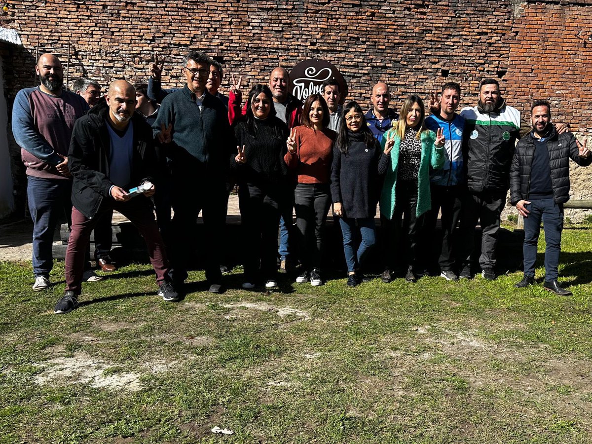 ccvolvere's tweet photo. REUNION DE COMPAÑEROS Y CGT EN VOLVERÉ.

Junto a Alberto Mansilla, Laura Alonso, Ayelen Rasquetti, Lucas Granada, Alejandro Cid Menna, y compañeras/os de distintos gremios acompañamos una
Capacitación del Ministerio de Trabajo.

CENTRO CULTURAL VOLVERÉ CAÑUELAS. https://t.co/UpA1TnFkbx