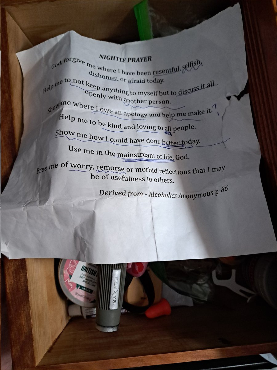 itsmejackieptbo's tweet photo. @jannarden Here you go. A bit of my nightstand drawer. I even unfolded the piece of paper to save you time. I try to pull it out, unfold it and read it each night before I go to sleep. 🙏❤️ #compulsiveeater #foodaddict #RecoveryPosse https://t.co/7VZYWPUYIZ
